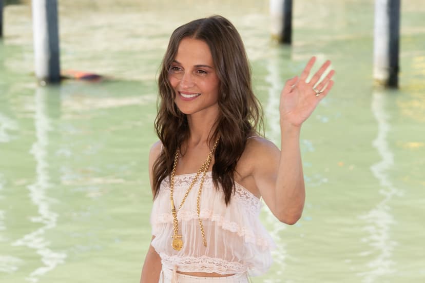 Alicia Vikander är med filmen ”The echo chamber” som tävlar i Venedig