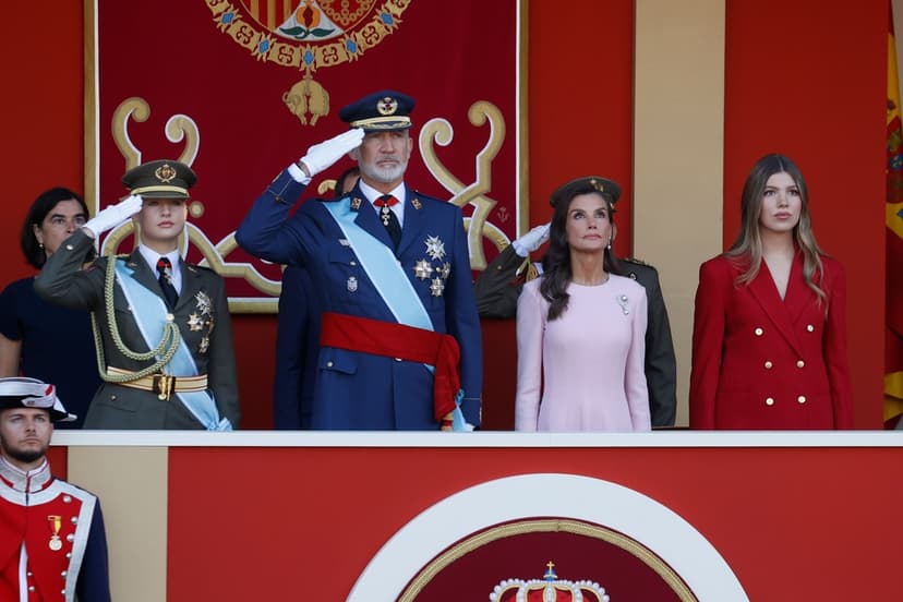 Spaniens nationaldag firas med militärparad
