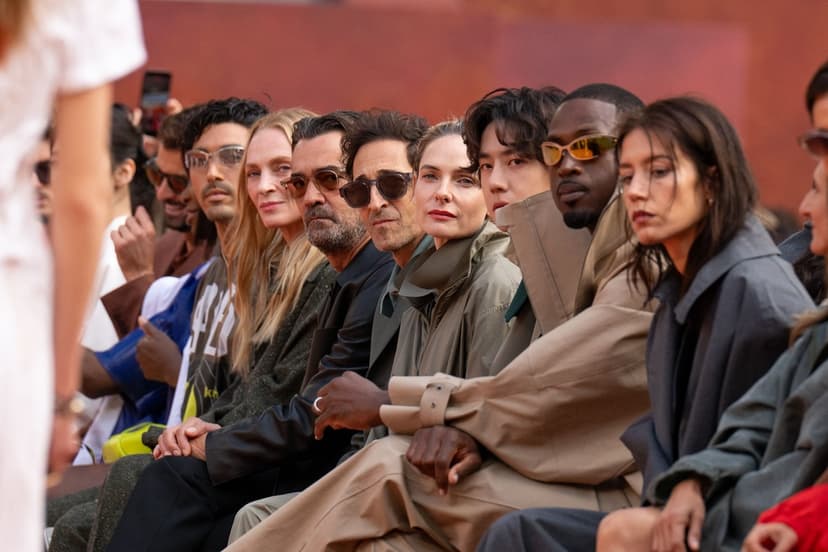 Rebecca Ferguson bland gästerna på Lacostes visning i Paris
