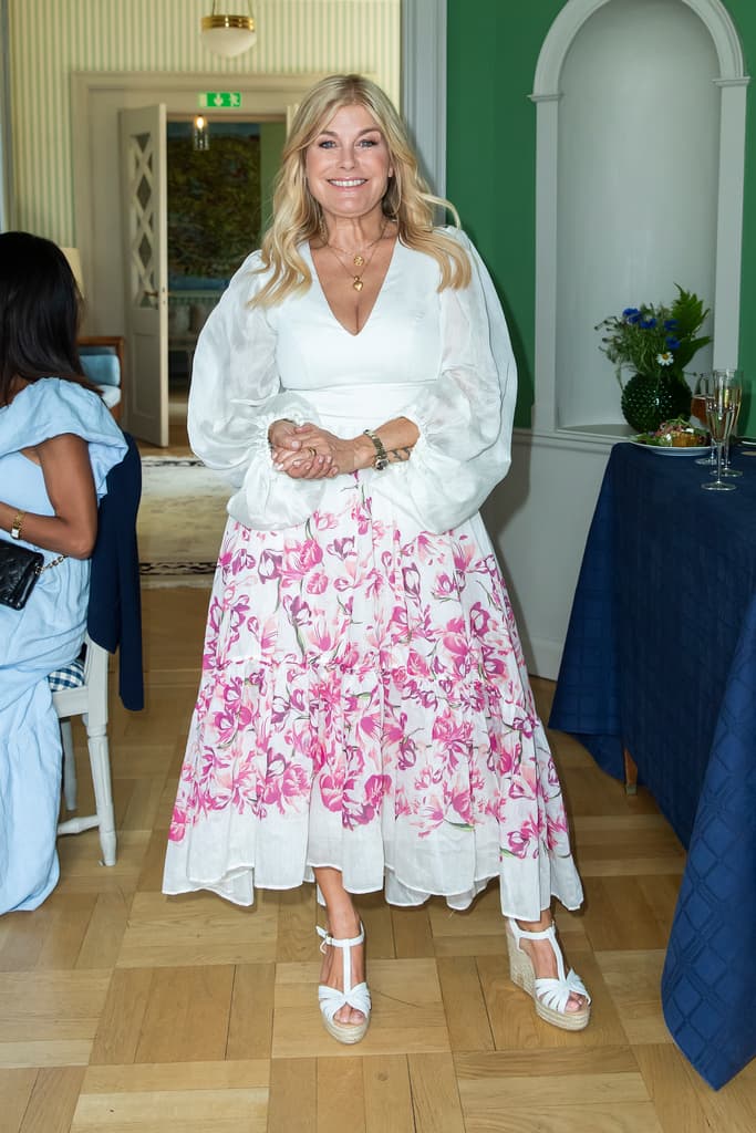 Allsångslunch med Pernilla Wahlgren