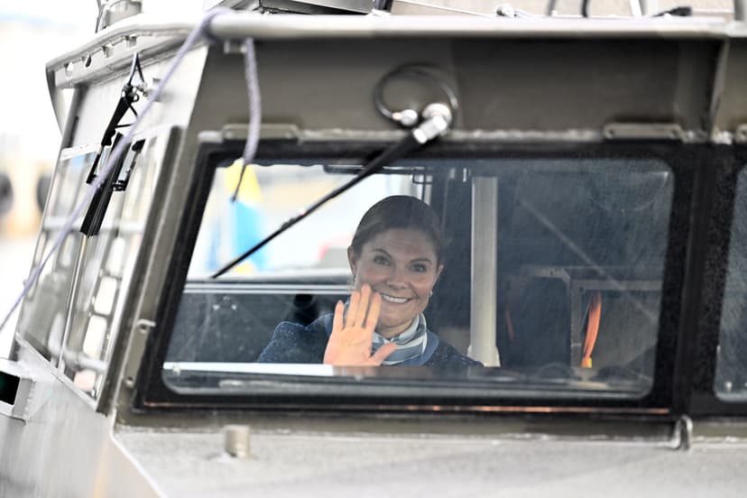 Kronprinsessan Victoria i en Stridsbåt 90 under sitt besök i Västernorrland