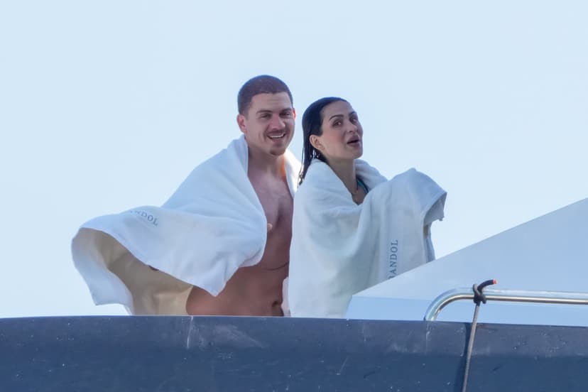Amelia Gray Hamlin och pojkvännen Nicolai Marciano semestrar i Saint-Tropez