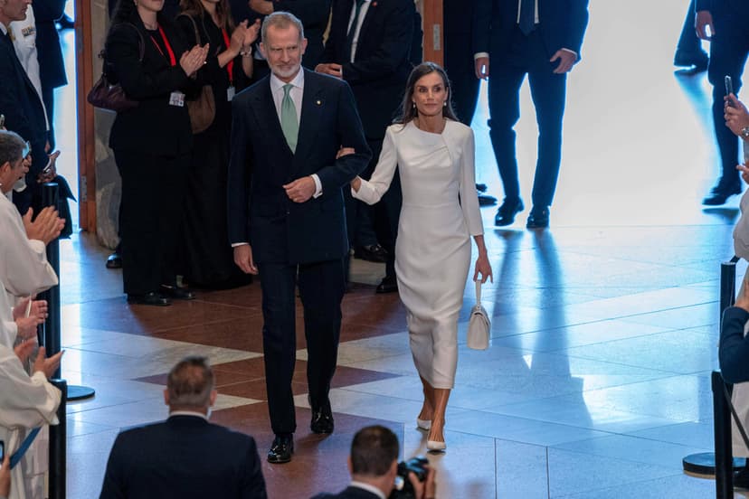 Spaniens kungapar på plats när påven välsignar Sagrada Familias torn