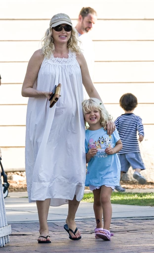 Gravida Elsa Hosk på marknad