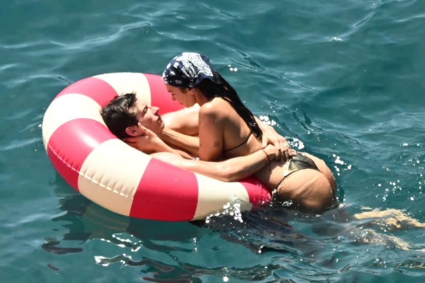 Nygifta Dua Lipa och Callum Turner på smekmånad