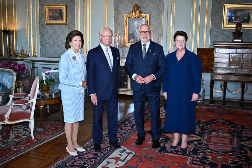 Kungaparet tar emot Estlands president