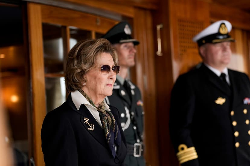 Drottning Sonja och kung Haakon på kungaskeppet Norge