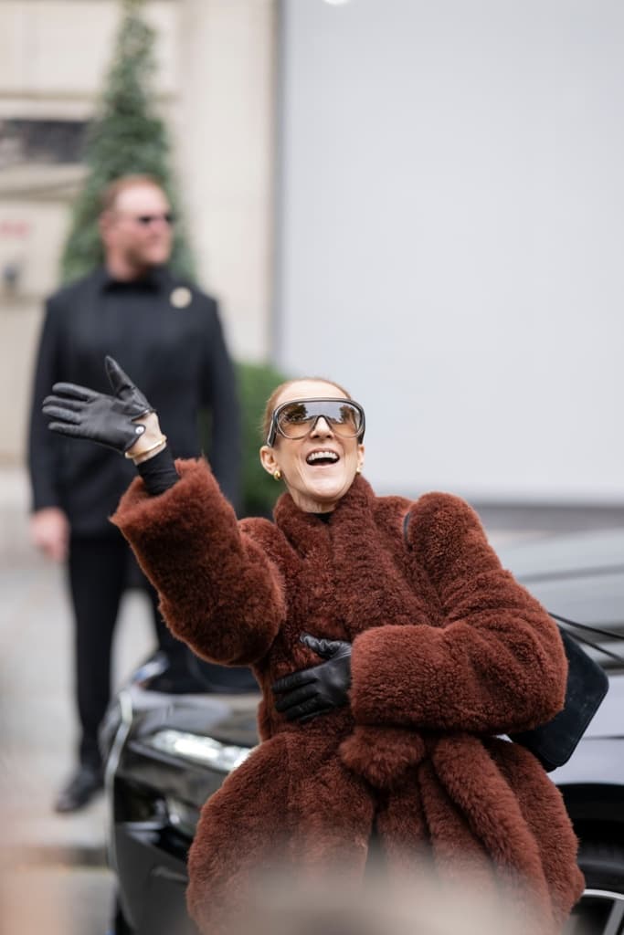 Celine Dion möter sina fans i Paris