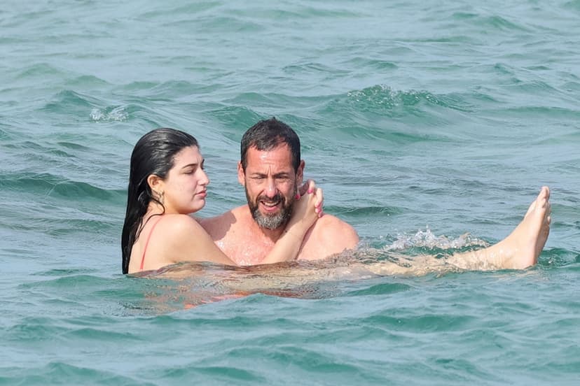 Adam Sandler på Sardinien med familjen