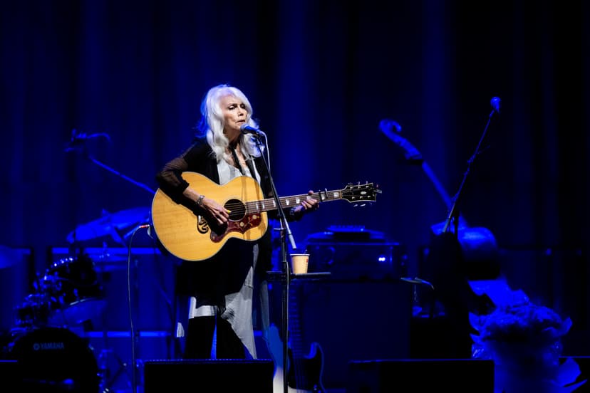 Emmylou Harris uppträder i Stockholm