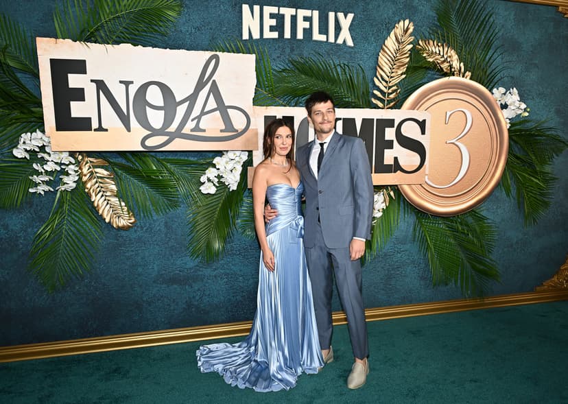 Millie Bobby Brown och Jake Bongiovi på premiären av "Enola Holmes 3"