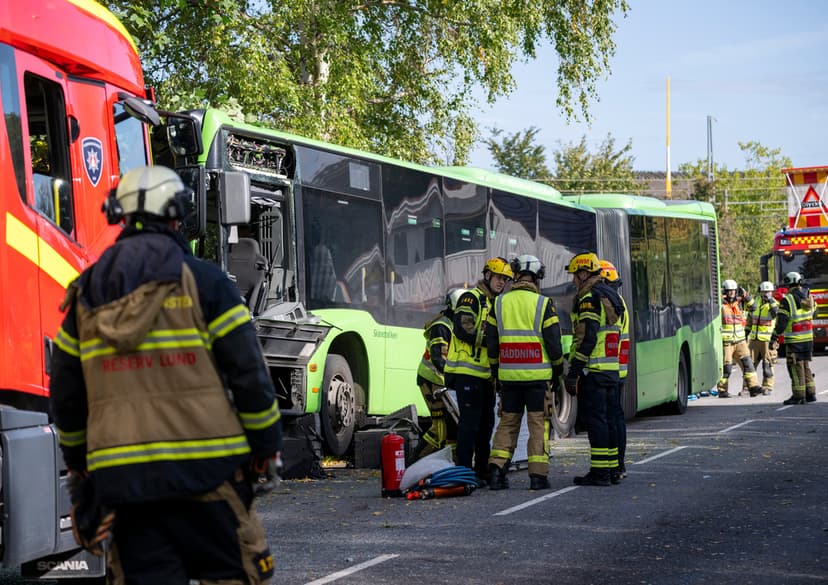 Buss i krock i Malmö – flera skadade