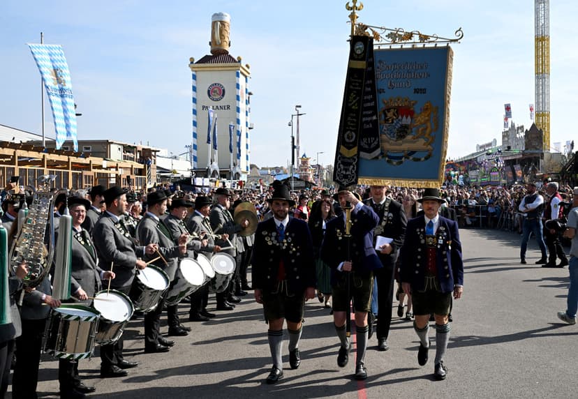 Kvinnor smygfilmades på Oktoberfest – ges byxor