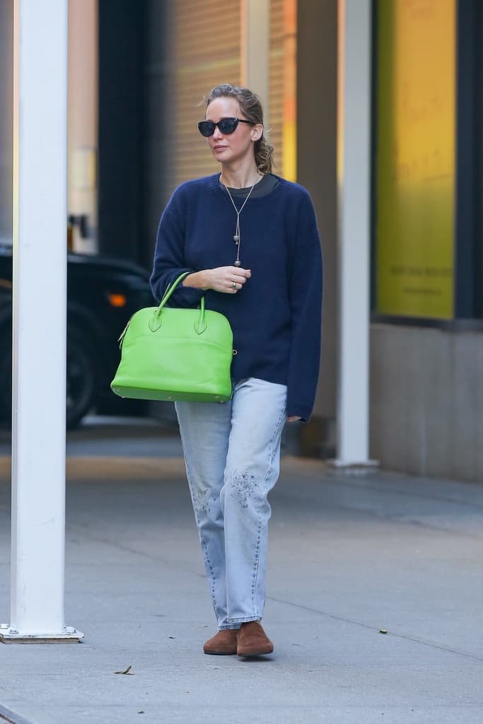 Jennifer Lawrence med grön väska
