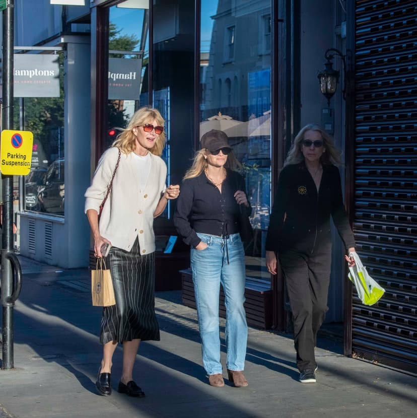 Laura Dern och Reese Witherspoon shoppar på bland annat Oxfam