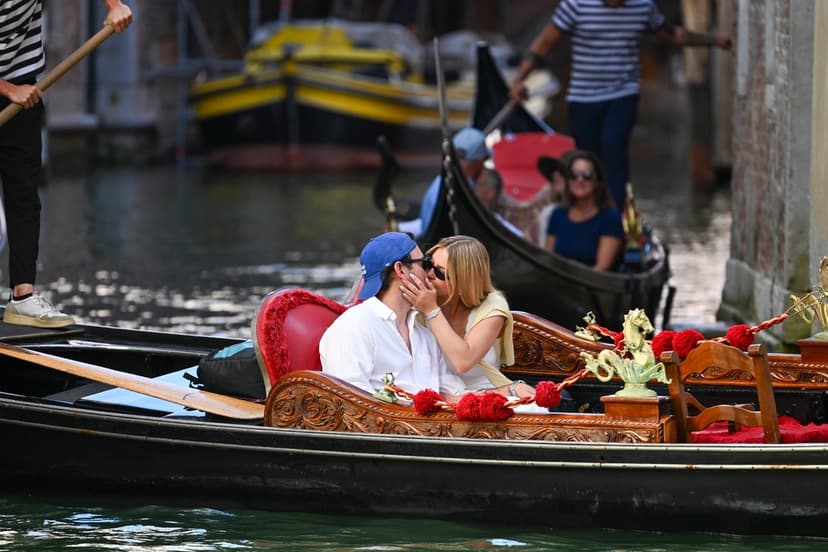 Sydney Sweeney och Scooter Braun på romantisk tur i Venedig