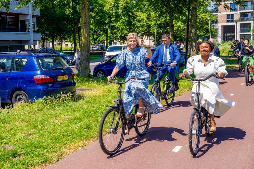 Drottning Maxima på cykeltur i Amsterdam
