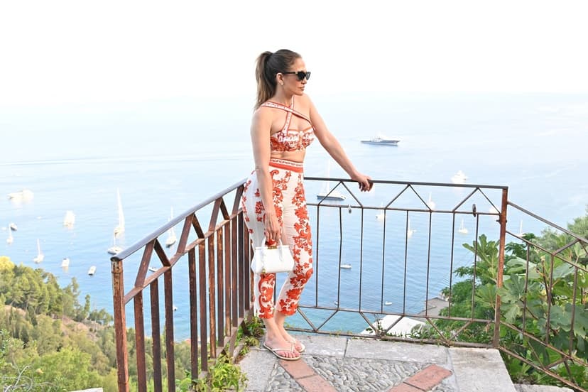 Jennifer Lopez poserar i Taormina