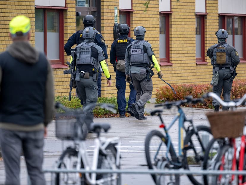Knivlarm på Västervångskolan i Landskrona - insatsstyrkan på plats
