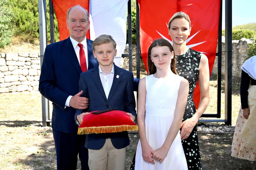 Albert av Monaco med familj besöker Les Baux-de-Provence