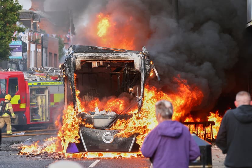 Protester i Belfast efter knivdåd