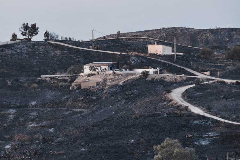 Över femhundra brandmän kämpar för att släcka branden i södra Spanien