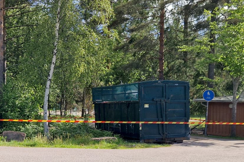 Pojke dog - fastnade i container