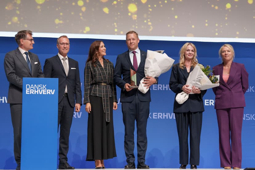 Drottning Mary närvarar vid prisutdelning