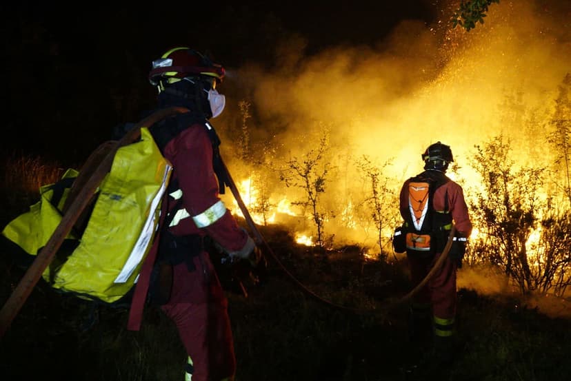 Skogsbrand rasar norr om Madrid