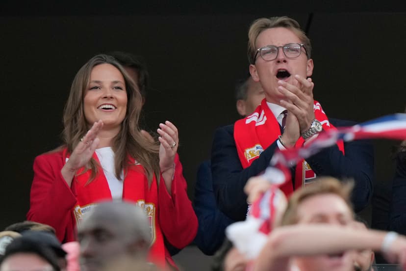 Prinsessan Ingrid Alexandra och prins Sverre Magnus på fotbolls-VM