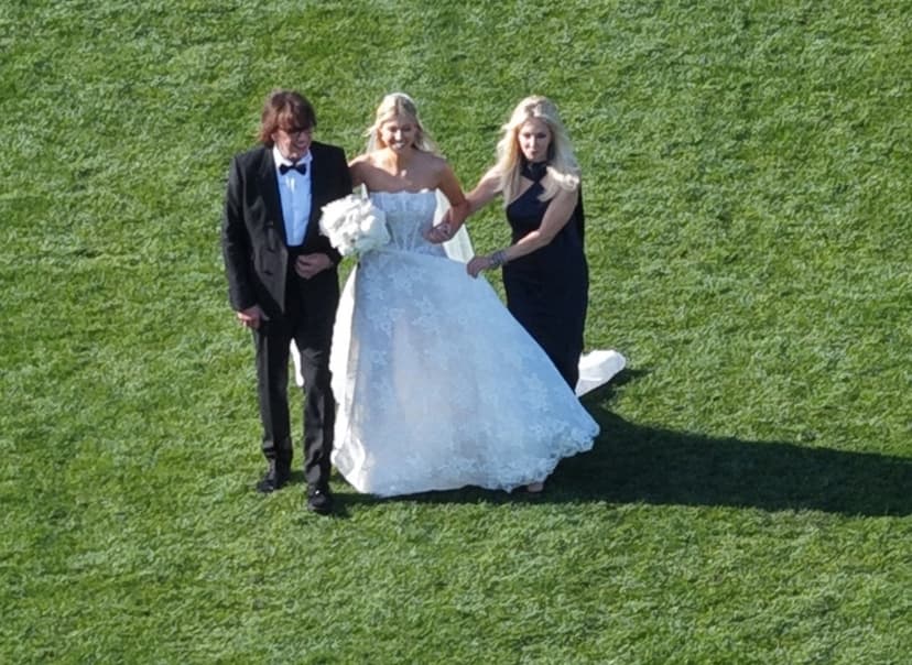 Heather Locklear och Richie Samboras dotter Ava har gift sig