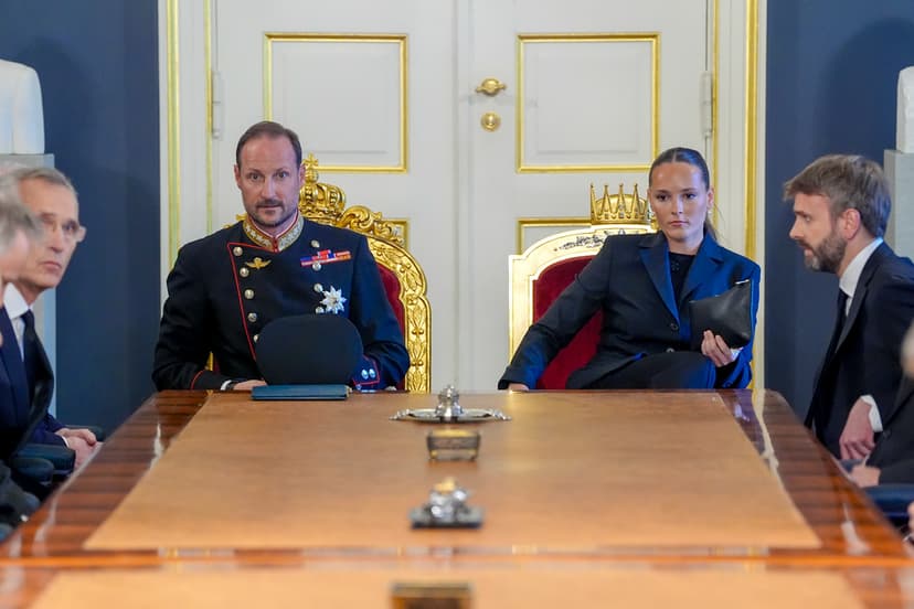 Haakon och Ingrid Alexandra möter regeringen