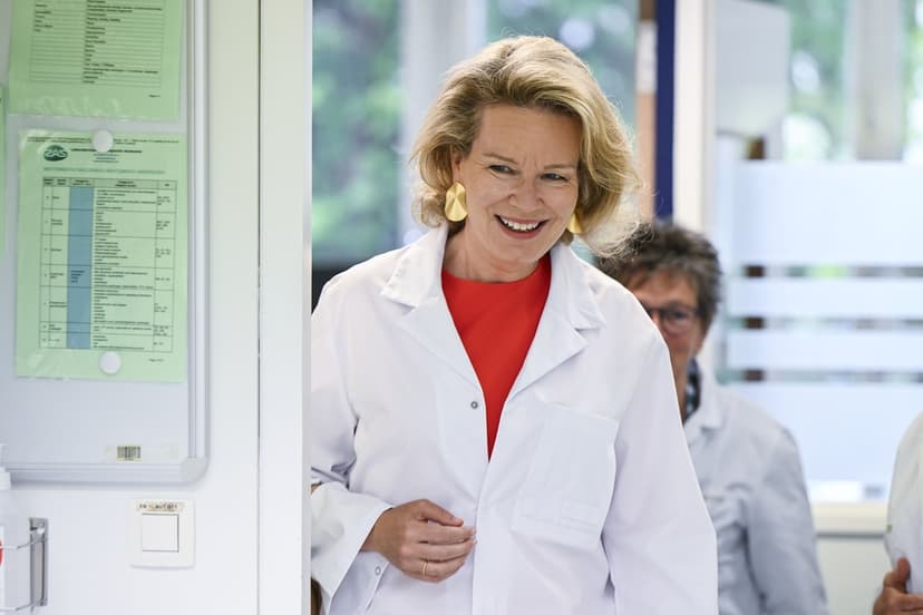 Drottning Mathilde besöker sjukhus i Antwerpen