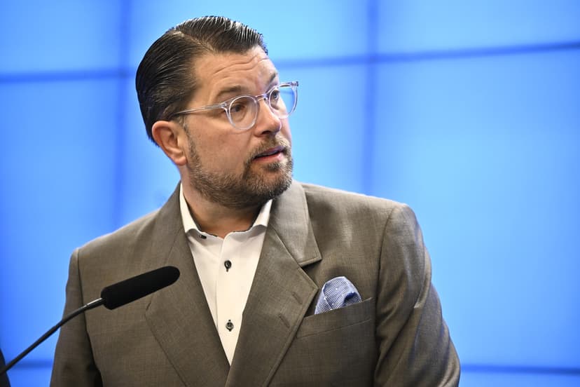 Sverigedemokraternas Jimmie Åkesson (SD) och Henrik Vinge (SD håller pressträff