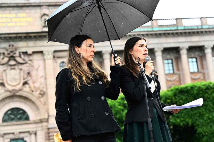 Manifestation för att stoppa anmälningsplikt på Norrbro i Stockholm
