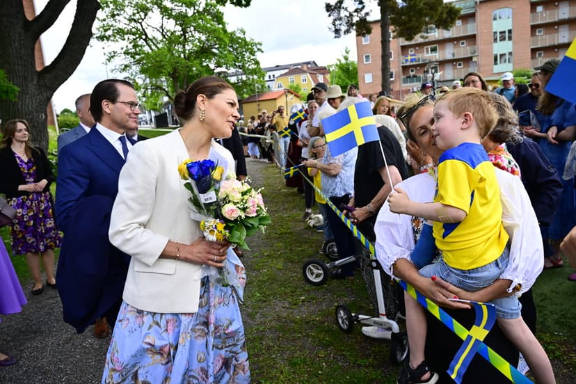 Kronprinsessparet firar nationaldagen i Rönninge