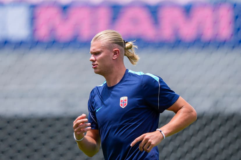 Norges herrlandslag tränar inför matchen mot England