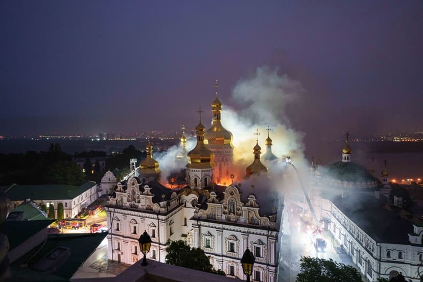 Omfattande ryska anfall mot Ukraina