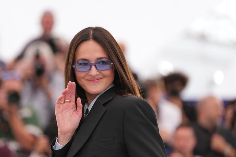 Renate Reinsve möter pressen i Cannes