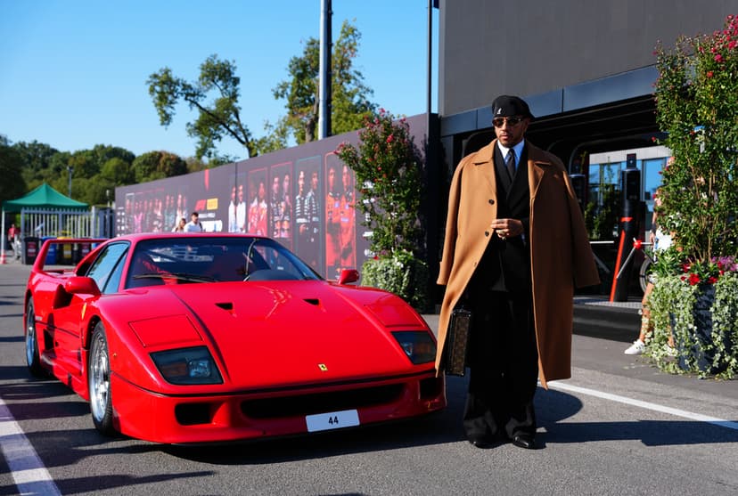 Lewis Hamilton kör en Ferrari F40 till racerbanan i Monza