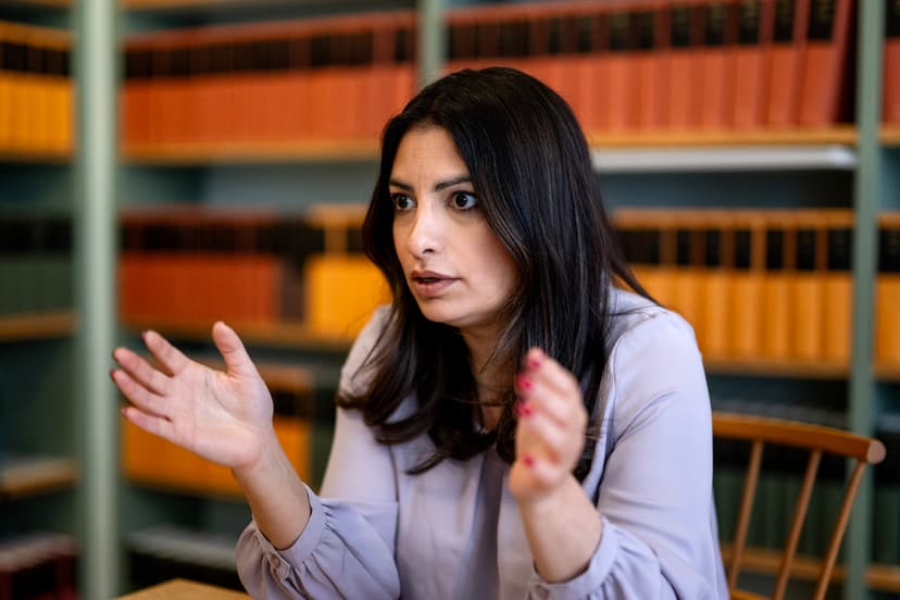 Intervju med Vänsterledaren Nooshi Dadgostar