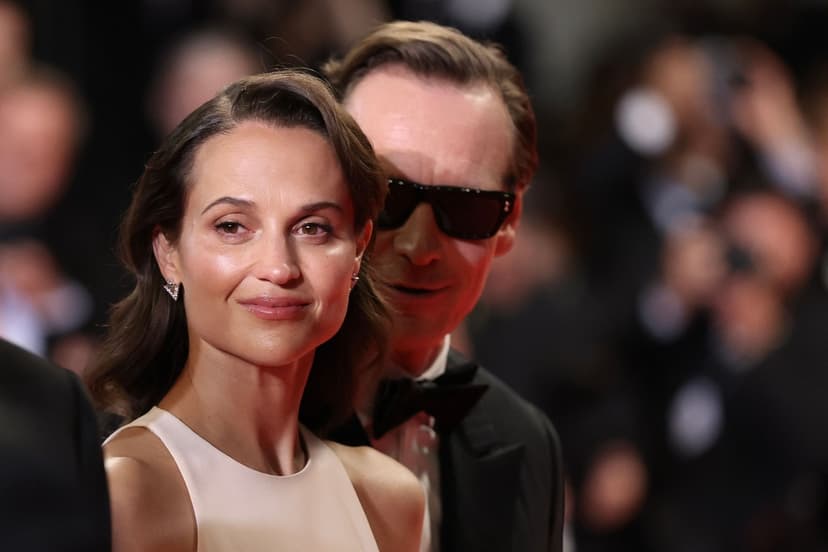 Alicia Vikander på premiären av Hope på filmfestivalen i Cannes