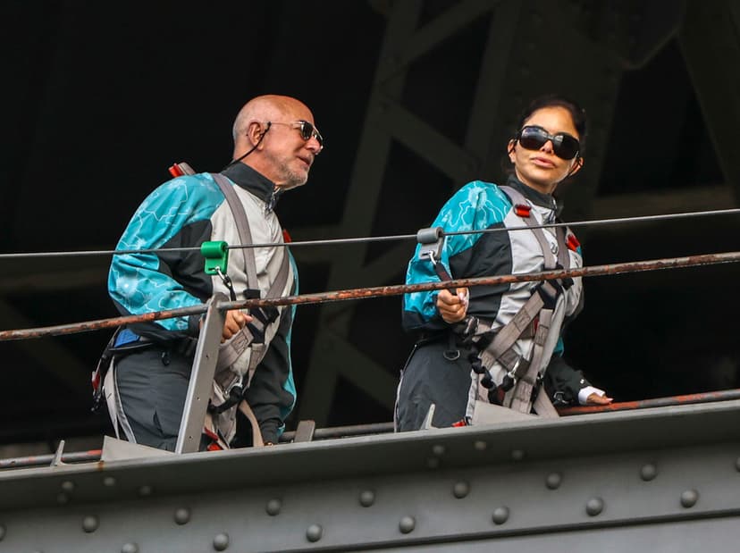 Jeff Bezos och Lauren Sanches tar sig an Sydney Harbour Bridge