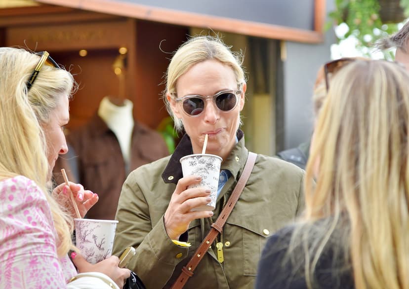 Zara Tindall minglar under Badminton horse trials