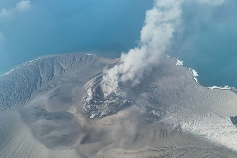 Vulkanutrbrott på Indonesien stoppar hundratals flyg