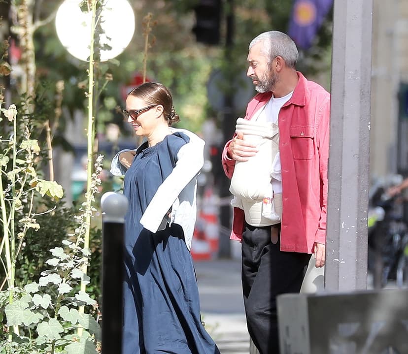 Natalie Portman på promenad med partner Tanguy och deras nyfödda bebis