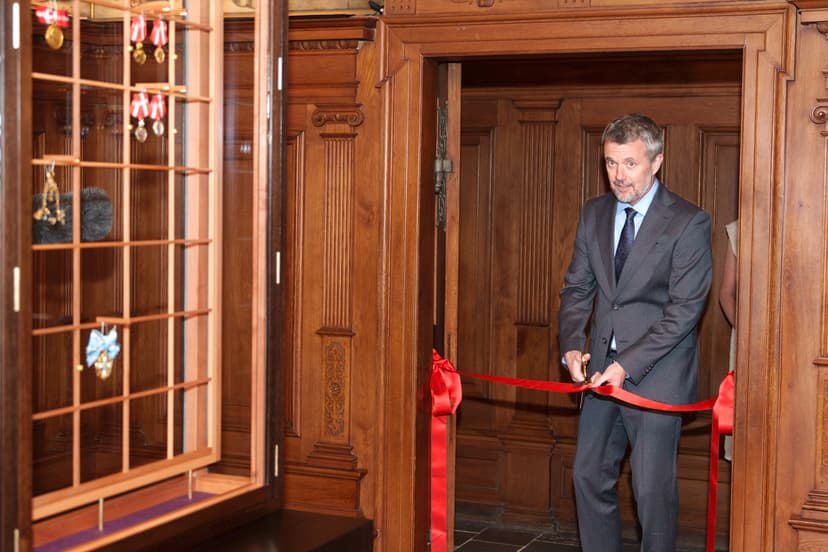 Kung Frederik inviger ordenskammaren på Frederiksborgs slott