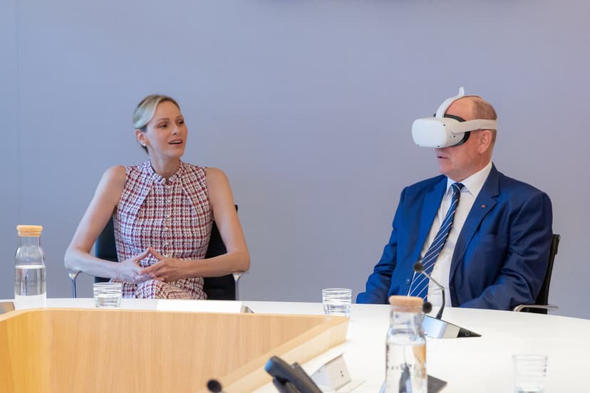 Albert och Charlene av Monaco inviger utställning