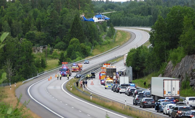 Flera skadade i krock vid Nyköping (betalbilder)