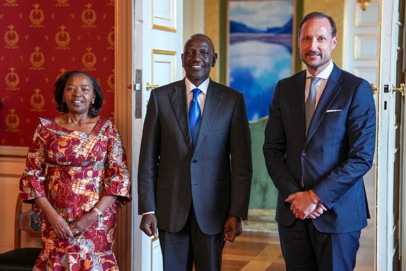 Kronprins Haakon tar emot Kenyas presidentpar